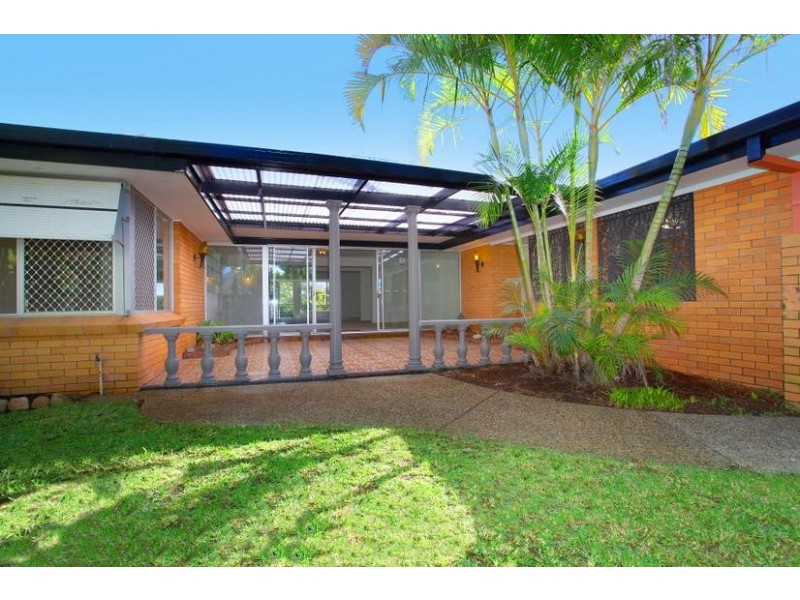 90 Gibraltar Drive, Isle Of Capri QLD 4217