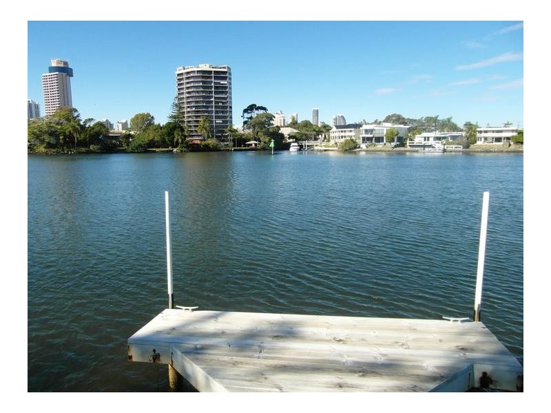 78 Amalfi Drive, Isle Of Capri QLD 4217