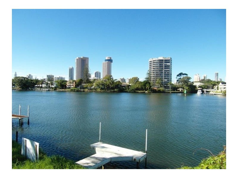 78 Amalfi Drive, Isle Of Capri QLD 4217