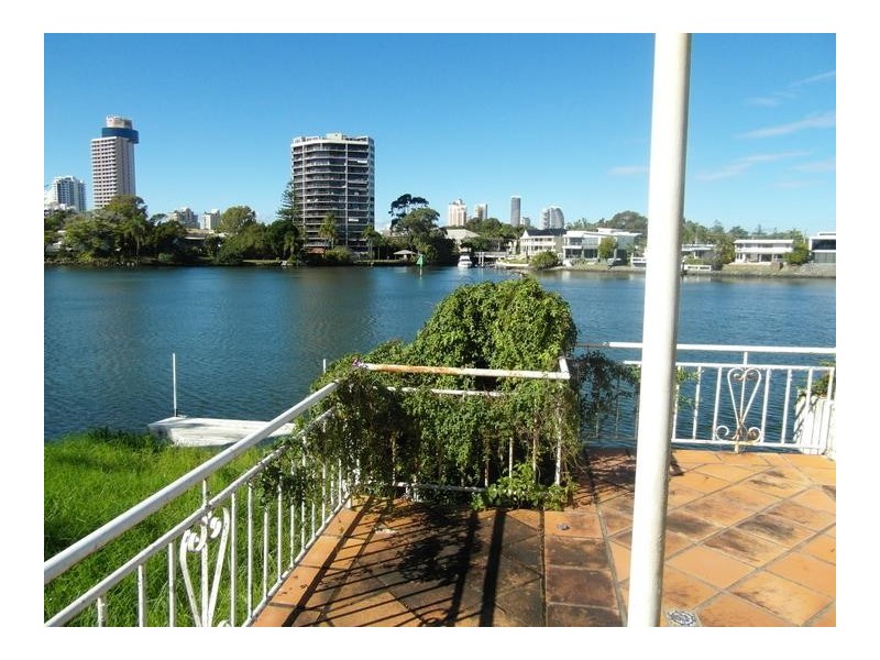 78 Amalfi Drive, Isle Of Capri QLD 4217