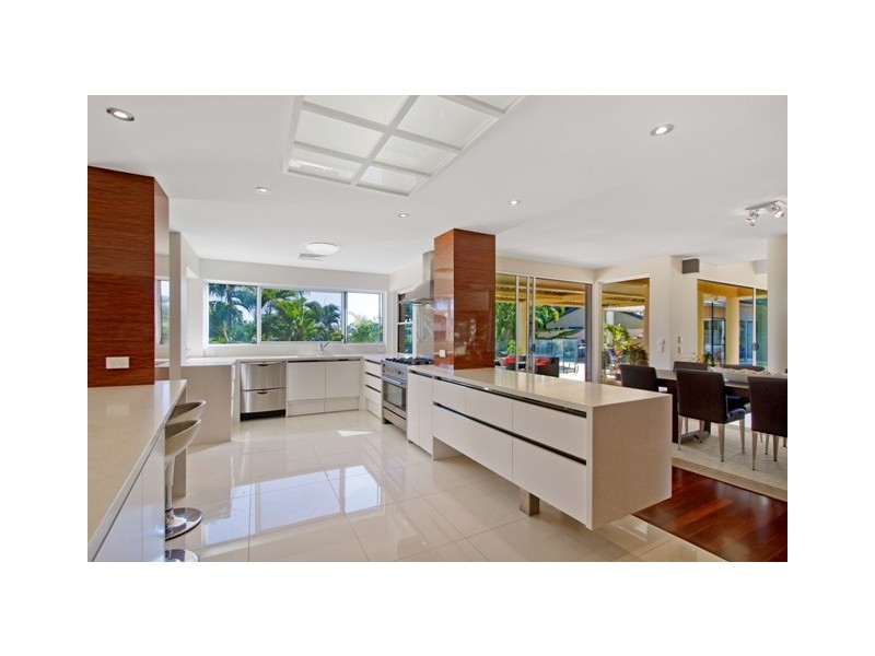 16 Freyburg Street, Sorrento QLD 4217