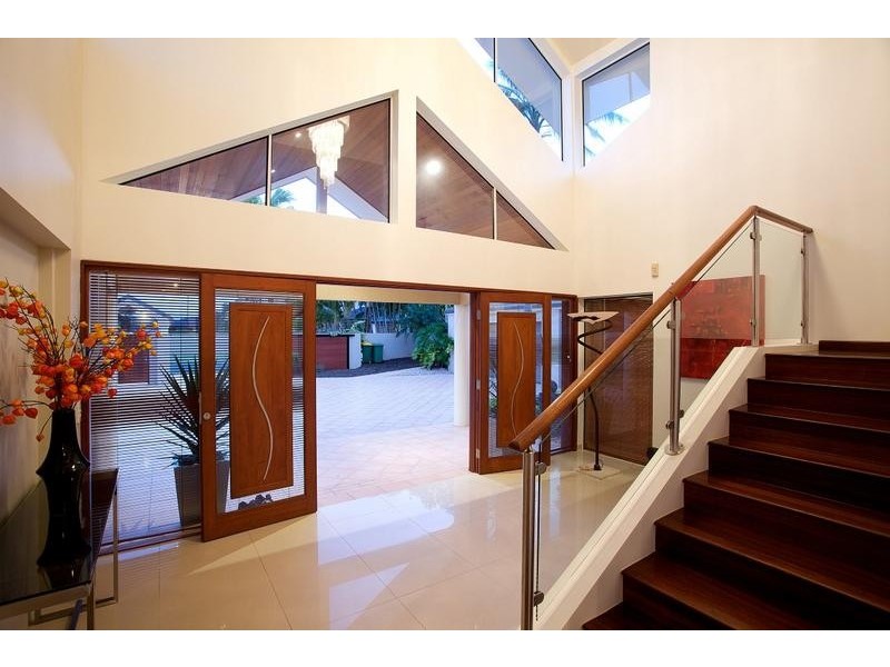 16 Freyburg Street, Sorrento QLD 4217