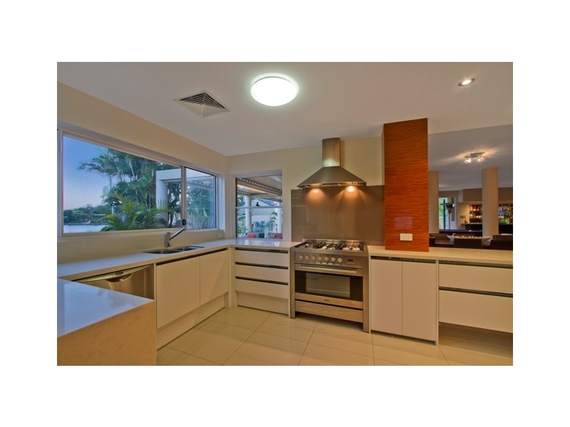 16 Freyburg Street, Sorrento QLD 4217