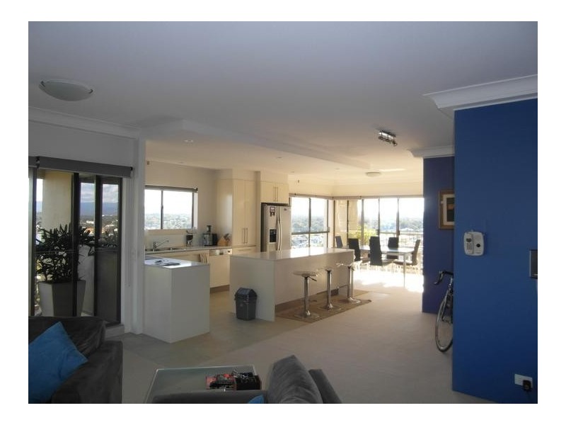 2 Admiralty Drive, Paradise Waters QLD 4217