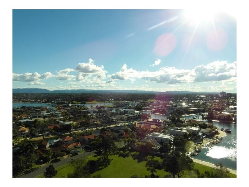 2 Admiralty Drive, Paradise Waters QLD 4217