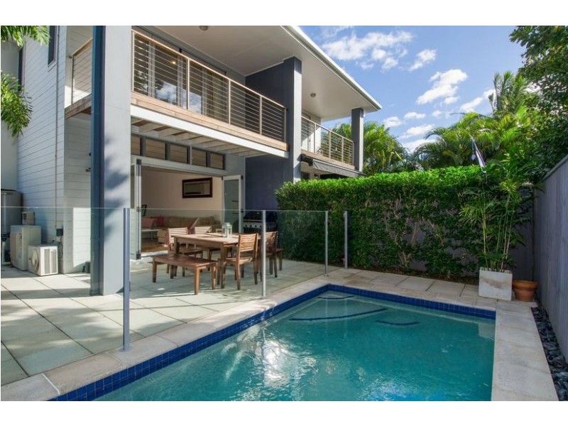 27 Norfolk Avenue, Surfers Paradise QLD 4217