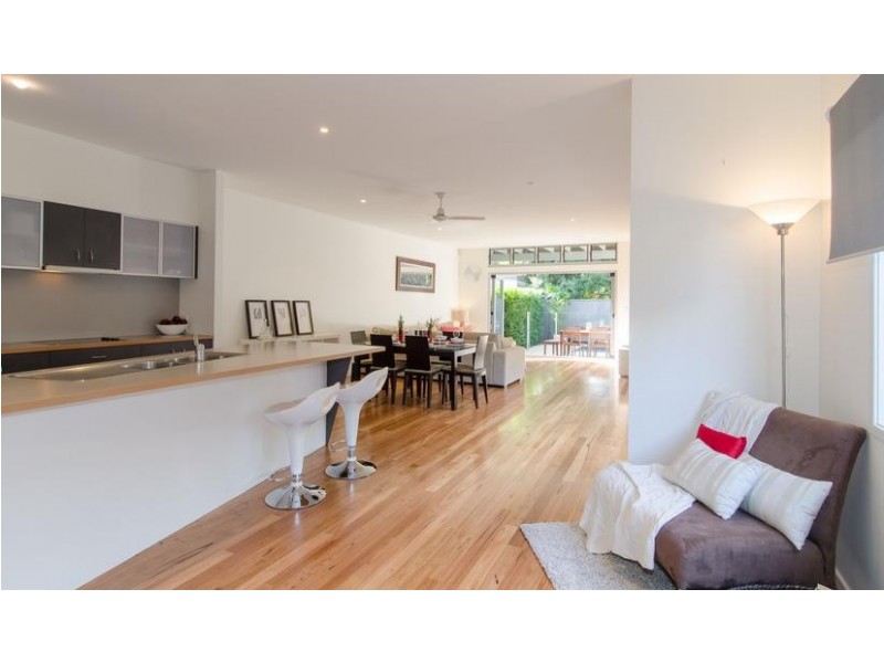 27 Norfolk Avenue, Surfers Paradise QLD 4217