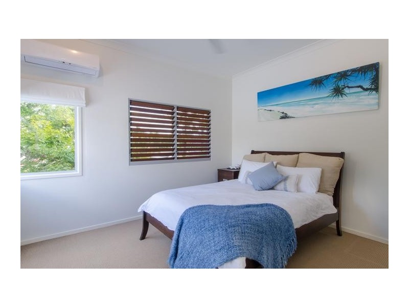 27 Norfolk Avenue, Surfers Paradise QLD 4217