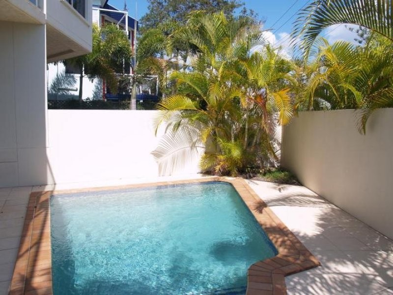 25 Rankin Parade, Main Beach QLD 4217