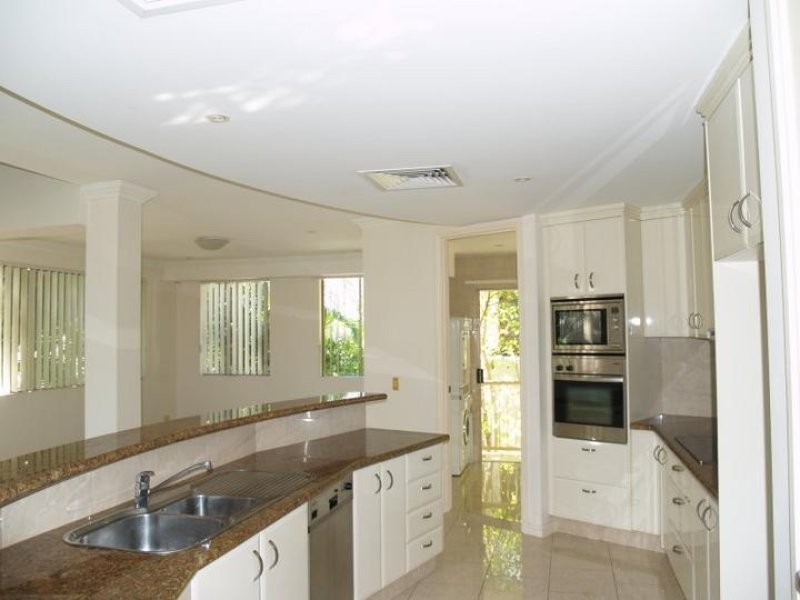 25 Rankin Parade, Main Beach QLD 4217