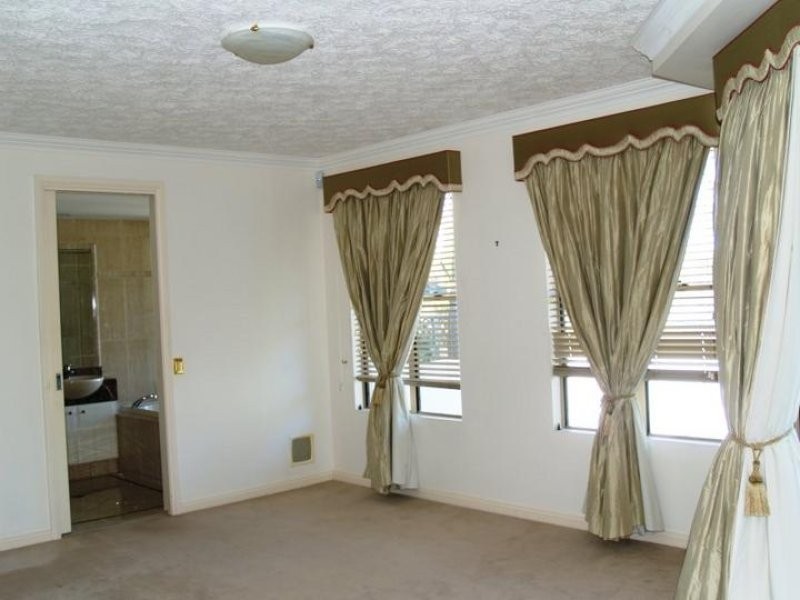 25 Rankin Parade, Main Beach QLD 4217