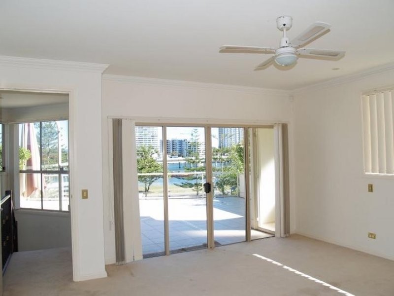 25 Rankin Parade, Main Beach QLD 4217