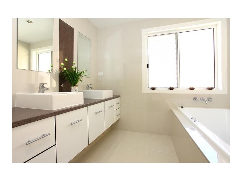 131 Campbell Street, Sorrento QLD 4217