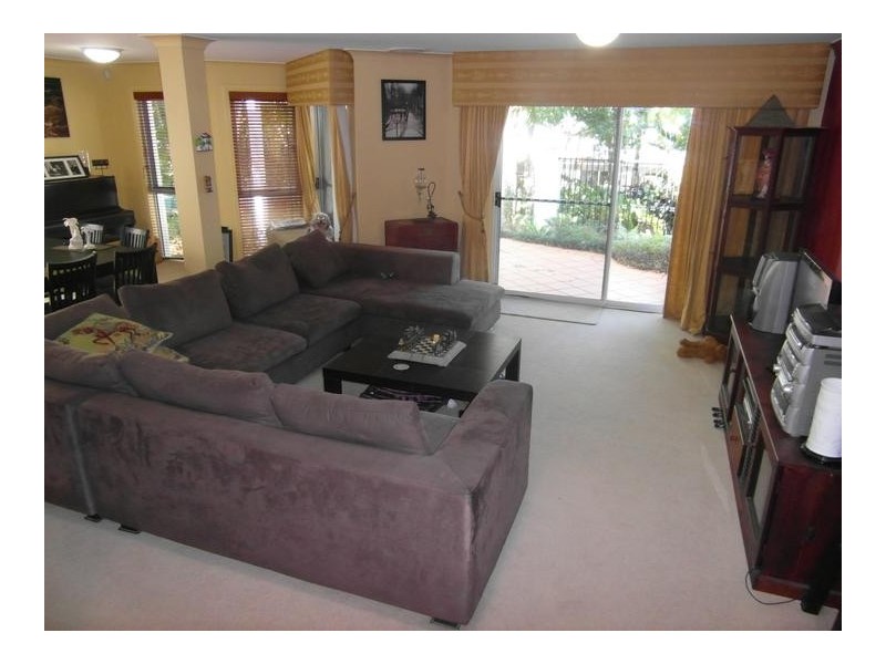 100 Cotlew Street East, Southport QLD 4215