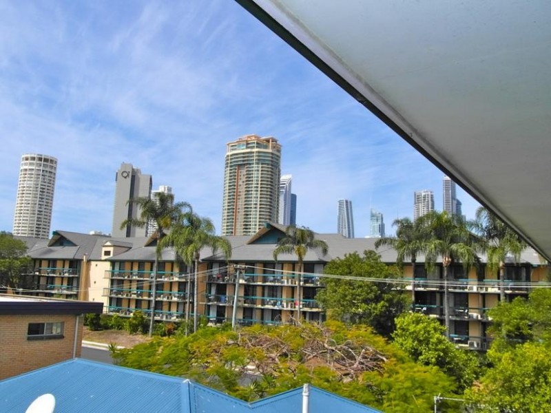 21 Oak Avenue, Surfers Paradise QLD 4217