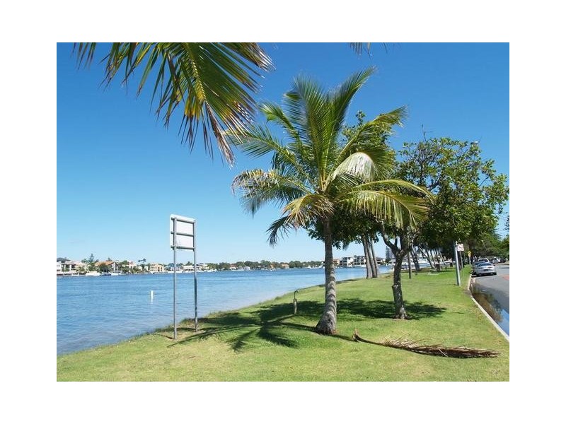 21 Oak Avenue, Surfers Paradise QLD 4217