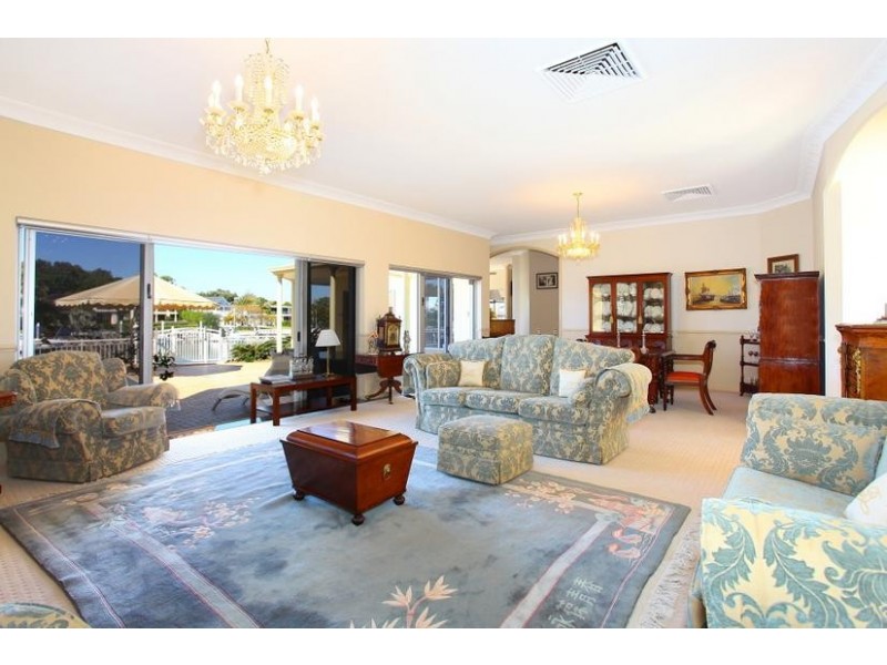 18 Kookaburra Court, Isle of Sorrento, Sorrento QLD 4217