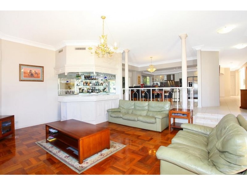 18 Kookaburra Court, Isle of Sorrento, Sorrento QLD 4217