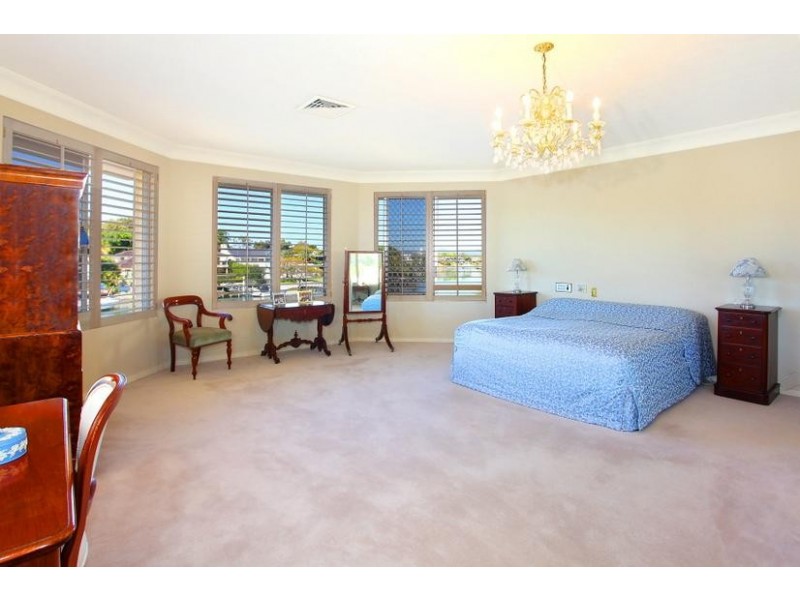 18 Kookaburra Court, Isle of Sorrento, Sorrento QLD 4217