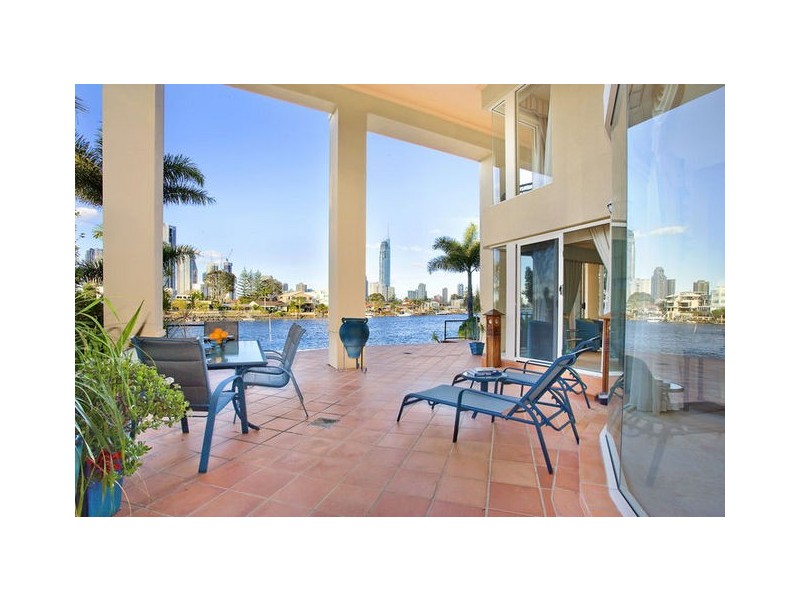 73 The Promenade, Isle Of Capri QLD 4217