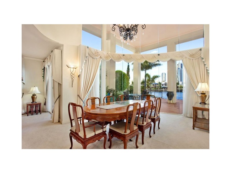 73 The Promenade, Isle Of Capri QLD 4217