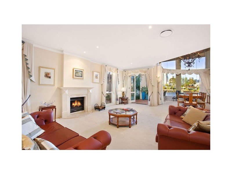 73 The Promenade, Isle Of Capri QLD 4217