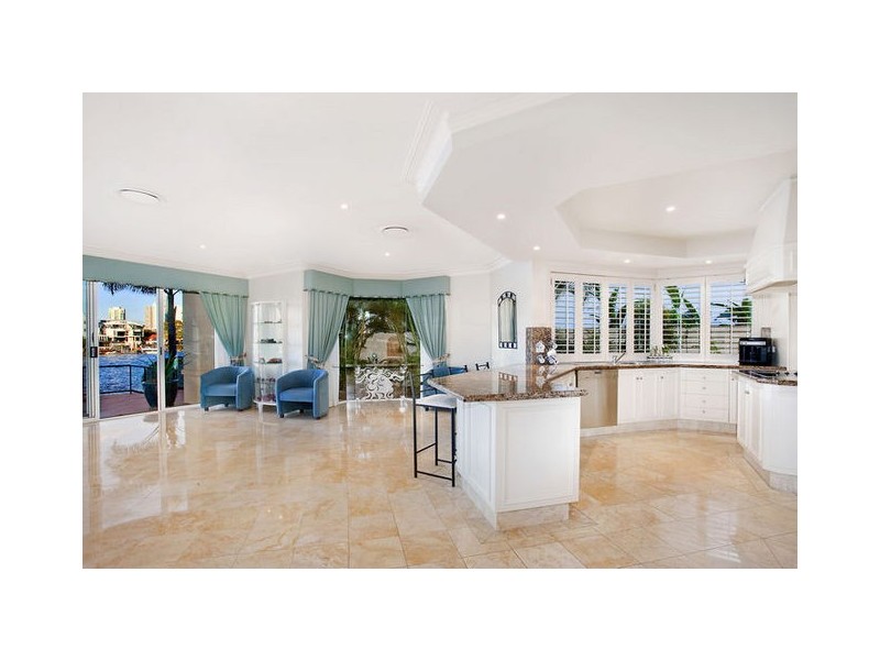 73 The Promenade, Isle Of Capri QLD 4217