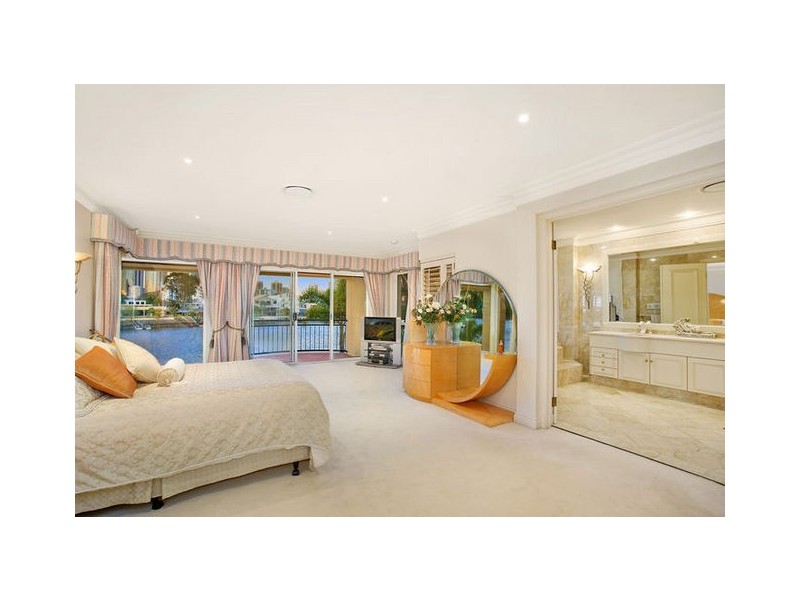 73 The Promenade, Isle Of Capri QLD 4217
