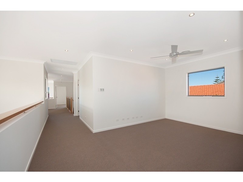 74 Gibraltar Drive, Isle Of Capri QLD 4217
