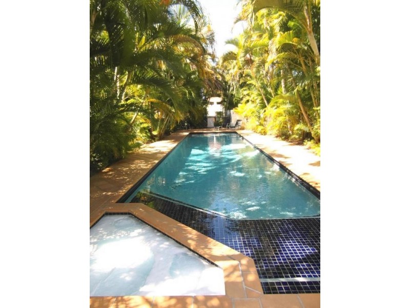 17 Purli Street, Chevron Island QLD 4217