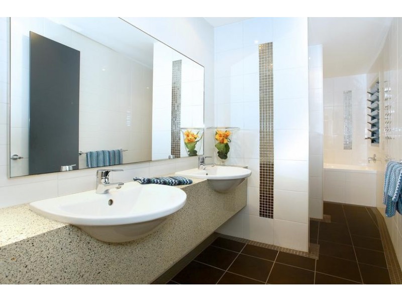 61B Paradise Island, Surfers Paradise QLD 4217