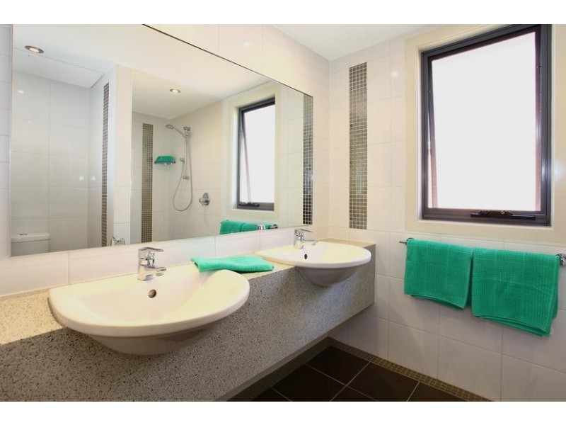 61B Paradise Island, Surfers Paradise QLD 4217