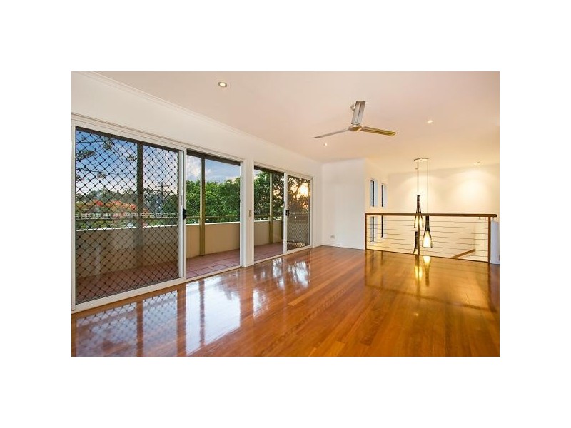 55 Cronin Avenue, Main Beach QLD 4217