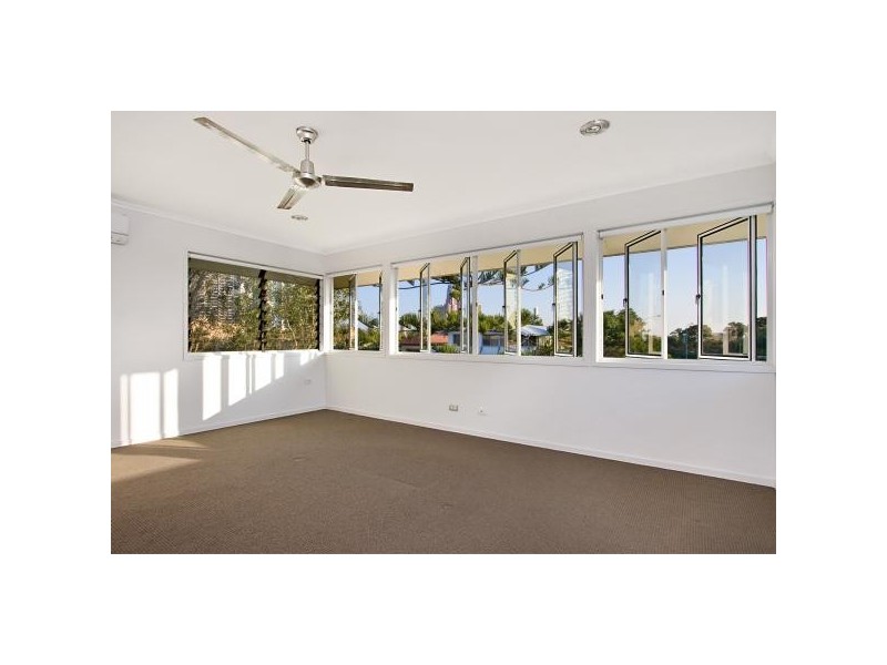 55 Cronin Avenue, Main Beach QLD 4217