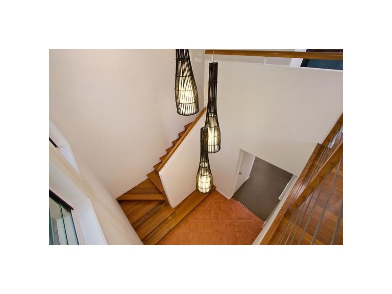 55 Cronin Avenue, Main Beach QLD 4217