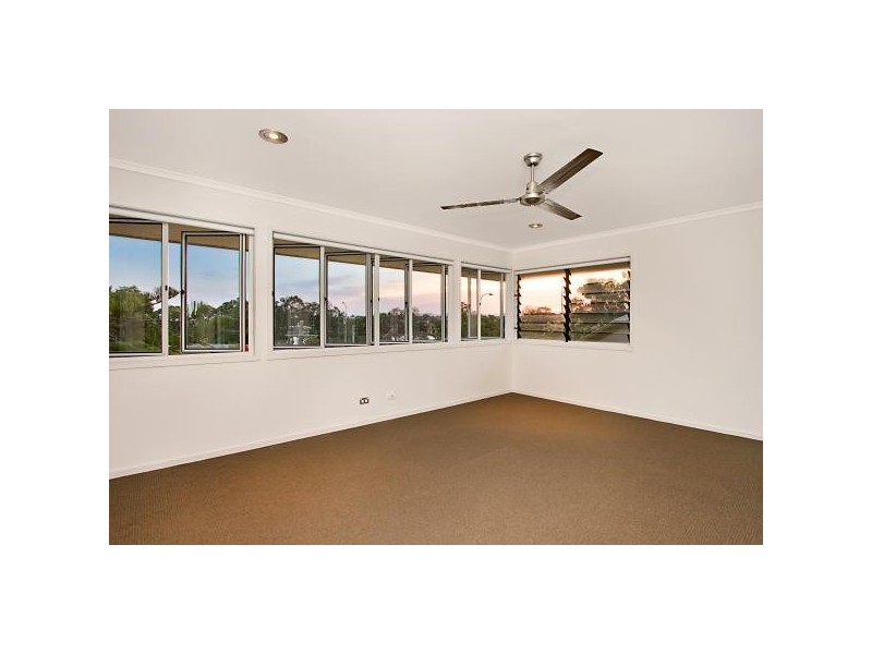 55 Cronin Avenue, Main Beach QLD 4217