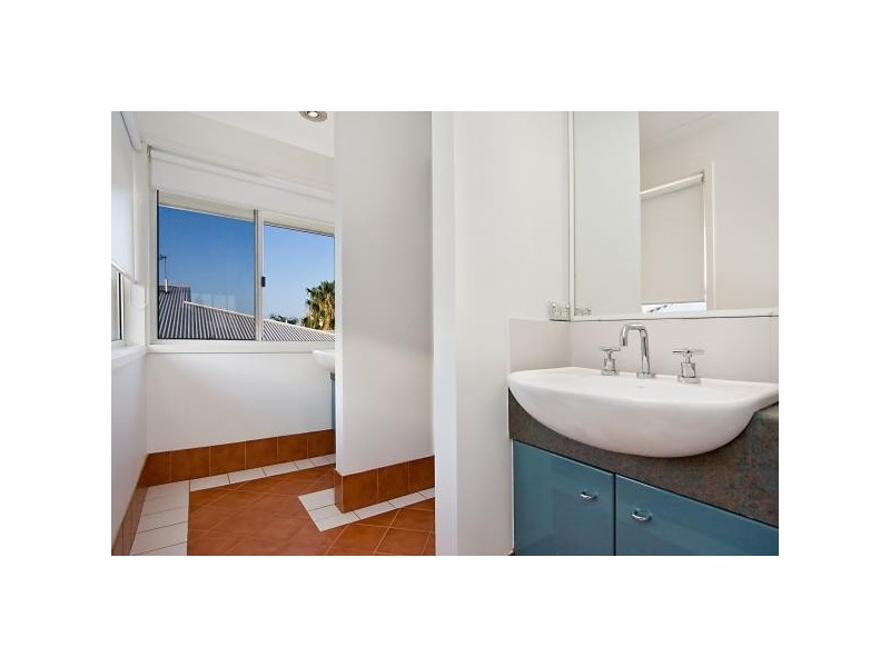 55 Cronin Avenue, Main Beach QLD 4217