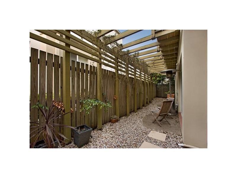 55 Cronin Avenue, Main Beach QLD 4217