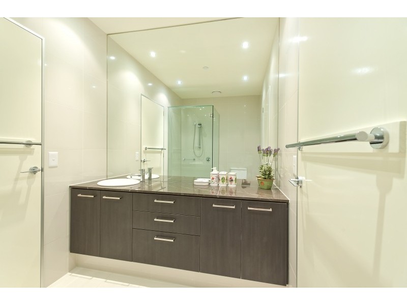 4 Wahroonga Place ‘Avalon’, Surfers Paradise QLD 4217