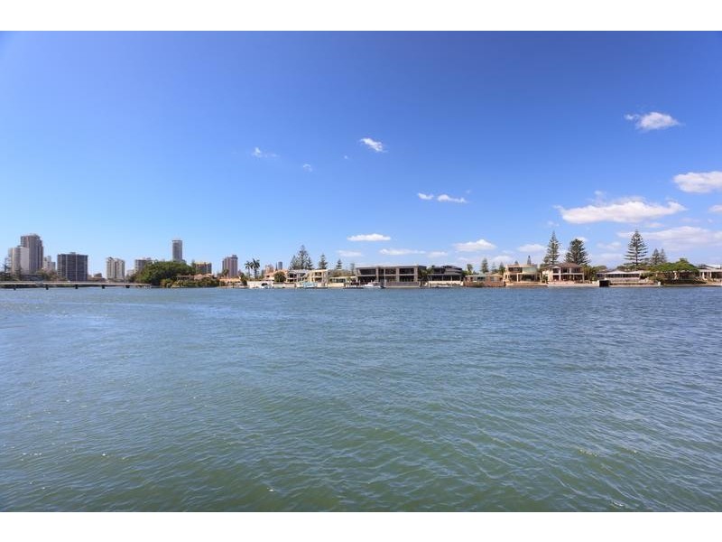 2 Holborow Close, Surfers Paradise QLD 4217