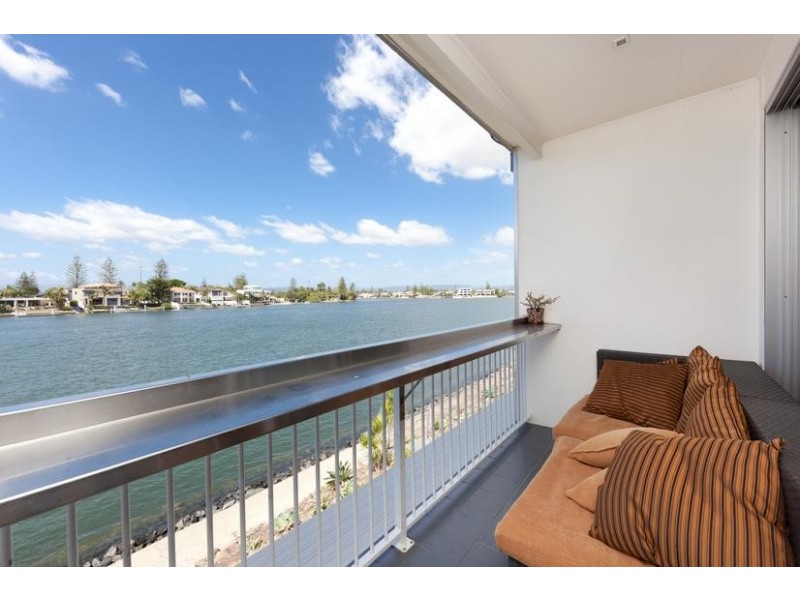 4 Holborow Close, Surfers Paradise QLD 4217