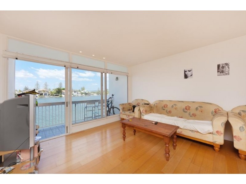 4 Holborow Close, Surfers Paradise QLD 4217