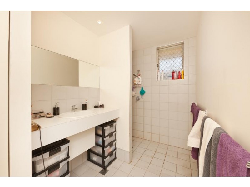 4 Holborow Close, Surfers Paradise QLD 4217