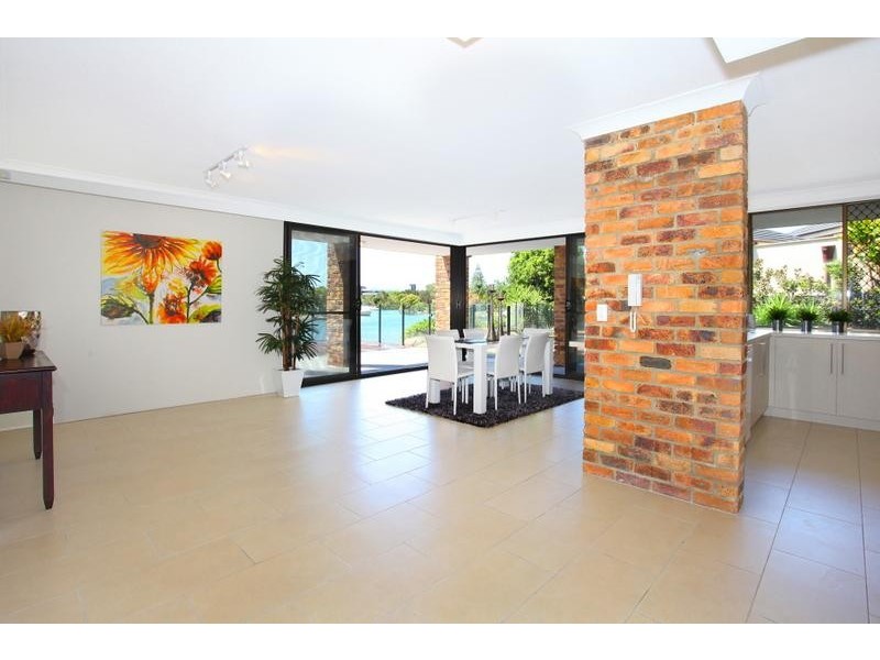 28 The Lido, Isle Of Capri QLD 4217