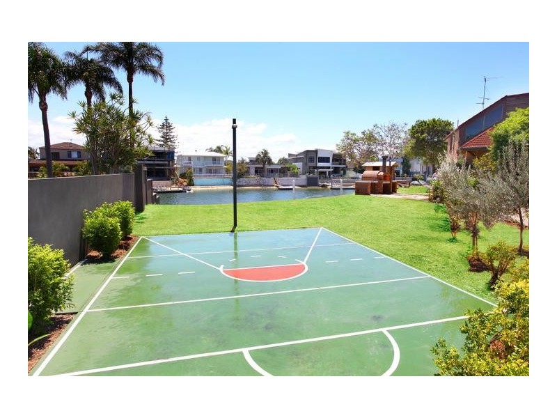 26 The Lido, Isle Of Capri QLD 4217