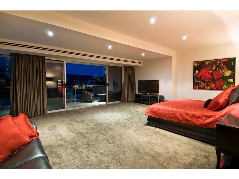 57 Admiralty Drive, Paradise Waters QLD 4217