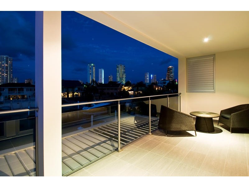 57 Admiralty Drive, Paradise Waters QLD 4217