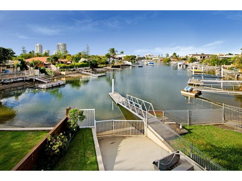 3 Vaggelas Crescent, Biggera Waters QLD 4216