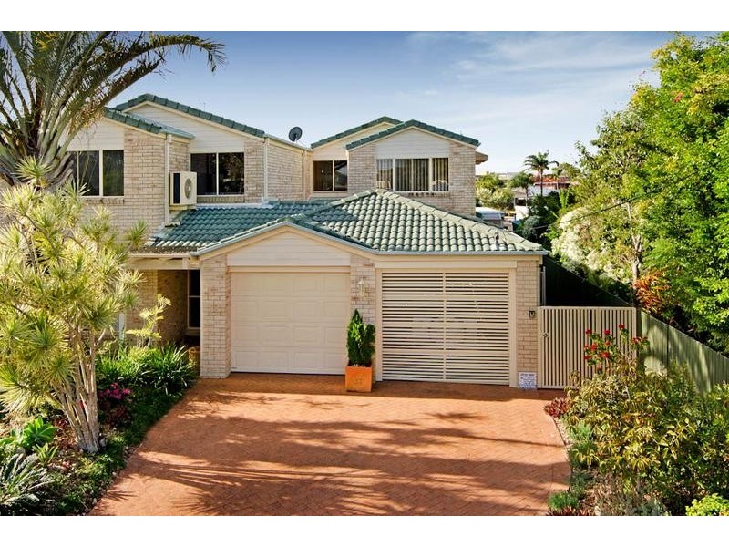 3 Vaggelas Crescent, Biggera Waters QLD 4216