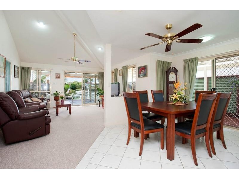 3 Vaggelas Crescent, Biggera Waters QLD 4216